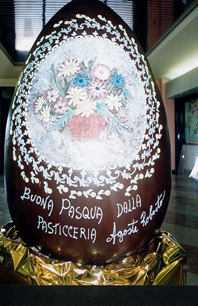 Uovo di Cioccolato alto 2,5mt, 142kg, Pasqua 1992