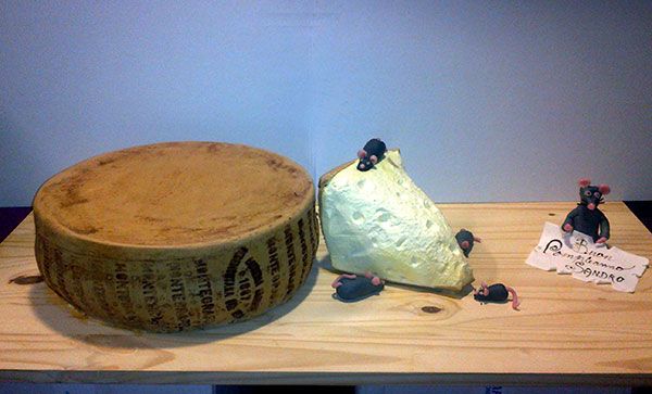 Bignolata a forma di formaggio, per il compleanno di un affinatore